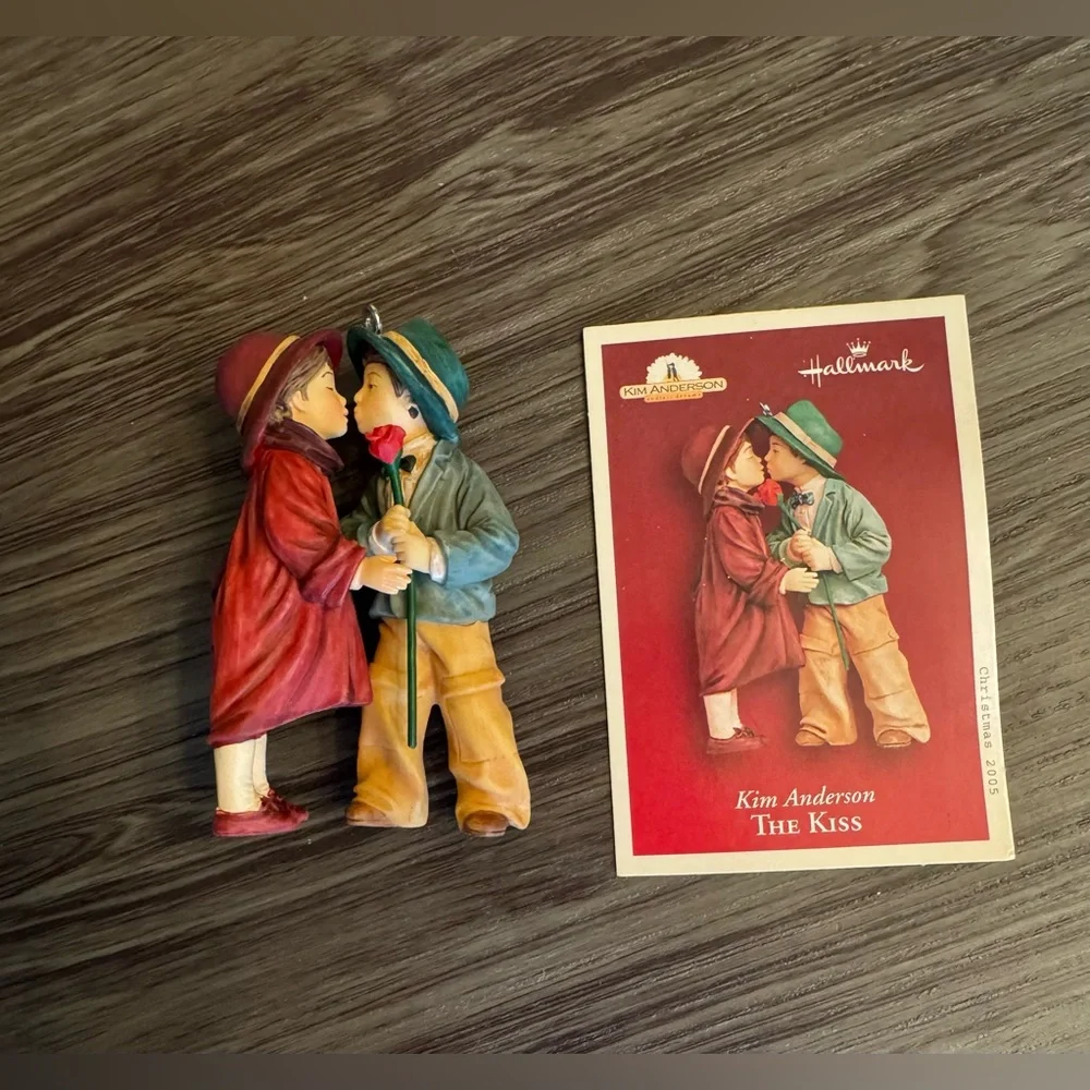 Hallmark Keepsake “The Kiss” collectable ornament